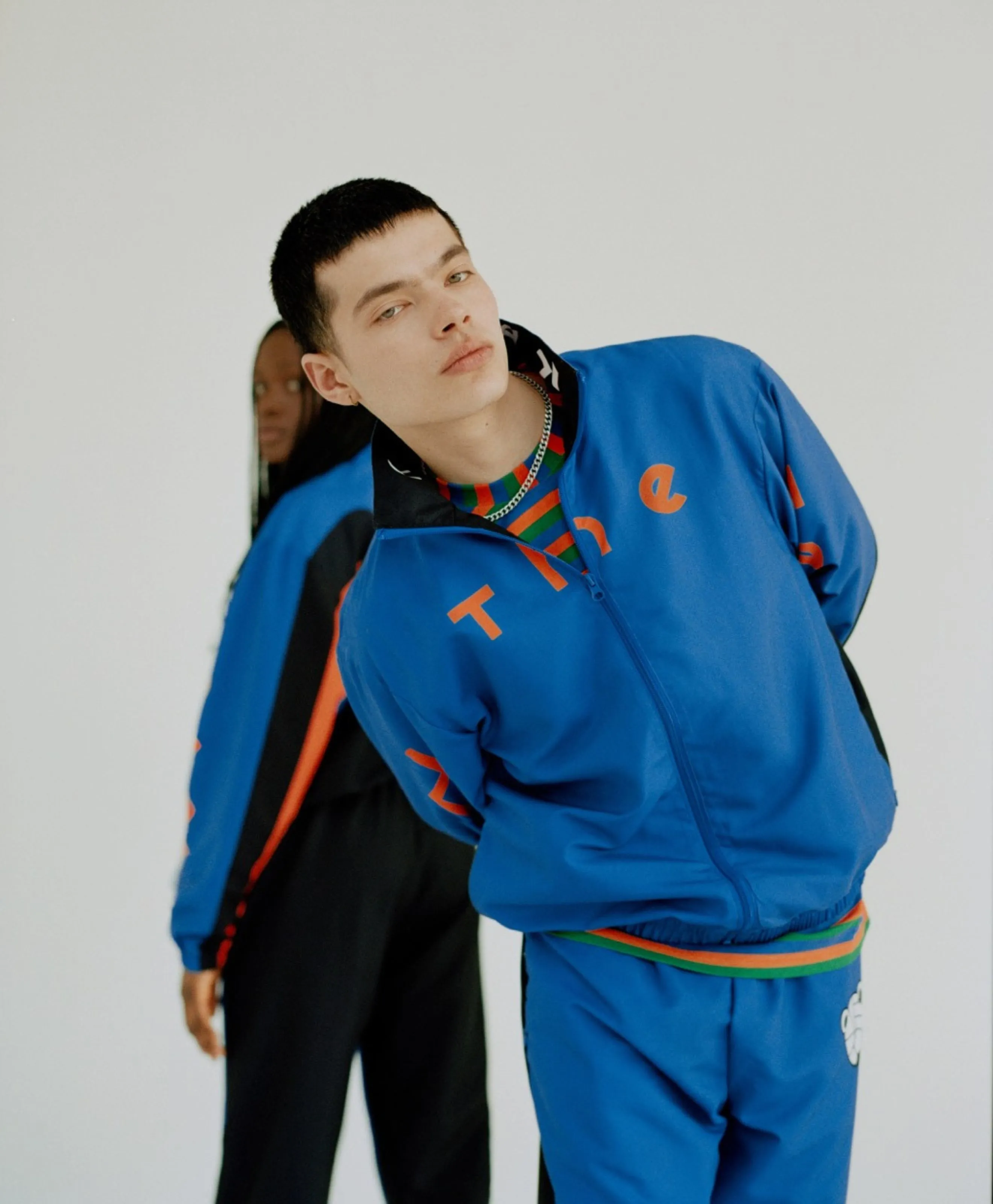 KARHU X SASU KAUPPI ''JOIN THE TEAM'' TRACK SUIT - BLACK/VERM. ORANGE